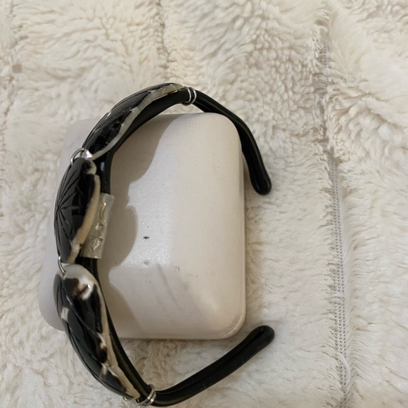 BRACELET CUFF Black Leather & Shells - Picture 3 of 4